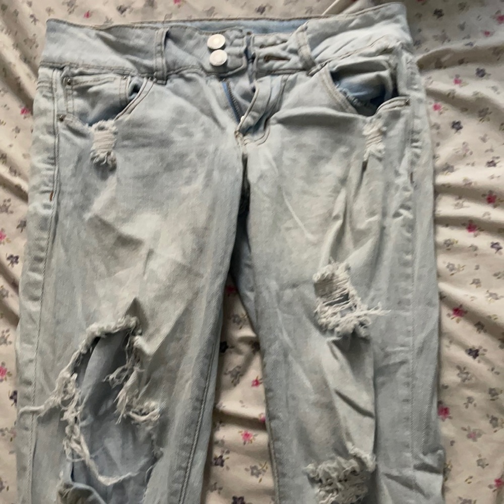 Light washed Jonny ripped jeans